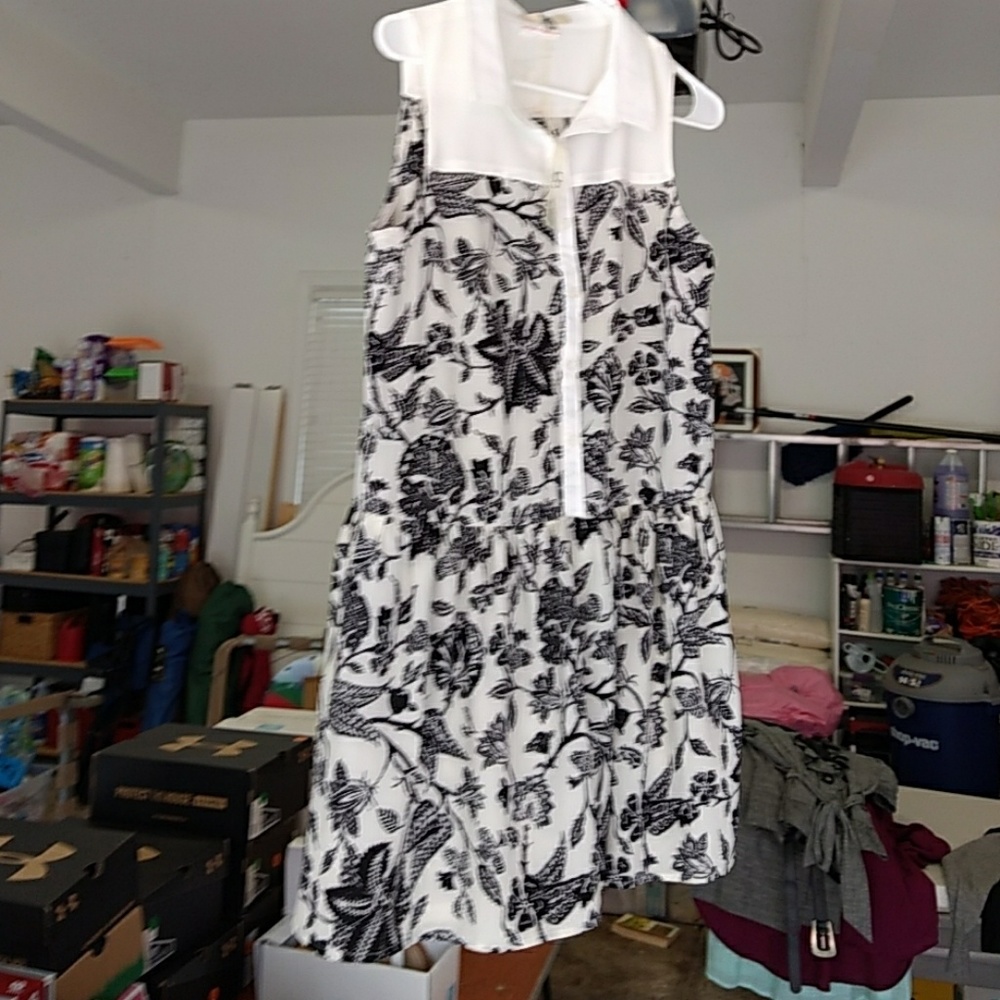 Dress - Picture 2 of 2